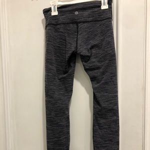 Size 2 dark grey and white patterned leggings.